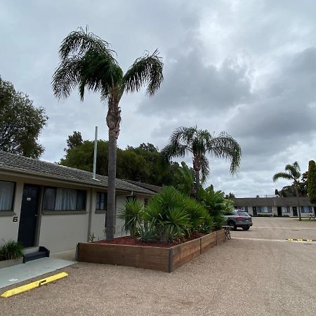Hanging Rock Family Motel Batemans Bay Exterior foto